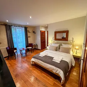 Sci Les Remparts De Mirepoix Bed & Breakfast